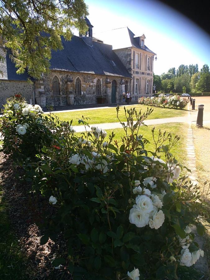 Lamaison Du Phare Honfleur Chambres D'Hotes Et Jacuzzi Prive Luaran gambar