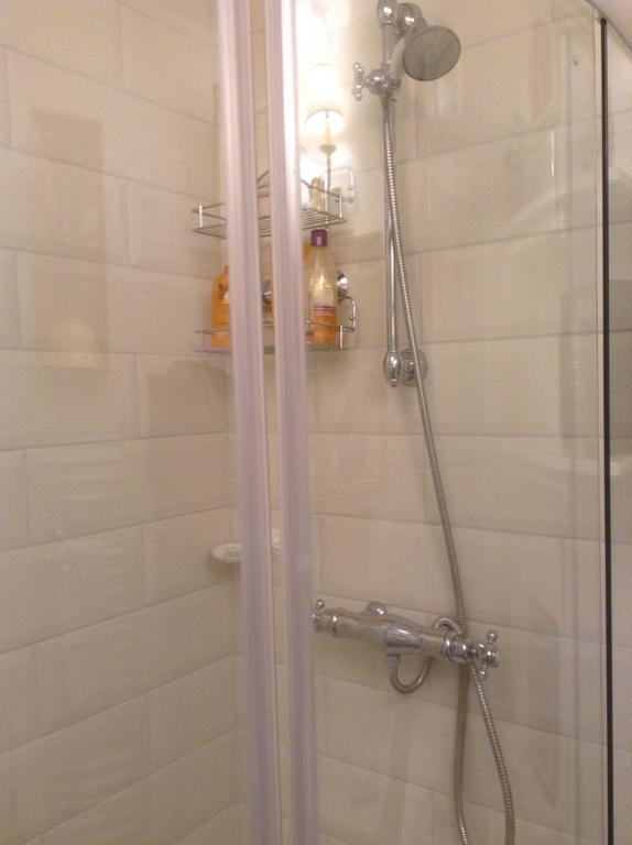 Lamaison Du Phare Honfleur Chambres D'Hotes Et Jacuzzi Prive Bilik gambar