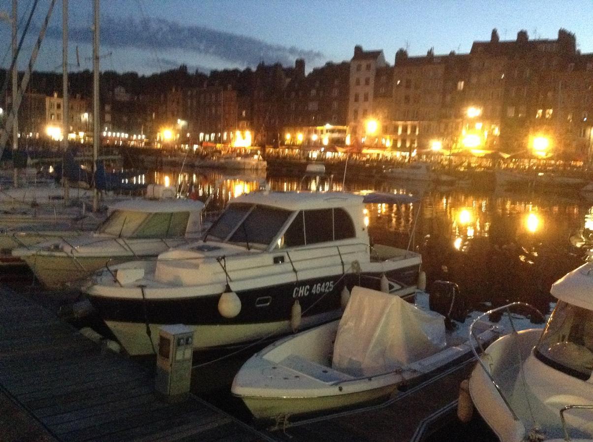Lamaison Du Phare Honfleur Chambres D'Hotes Et Jacuzzi Prive Luaran gambar